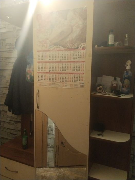 Продам прихожие срочно