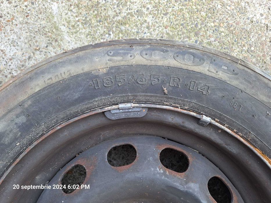 Vand genti auto cu anvelope