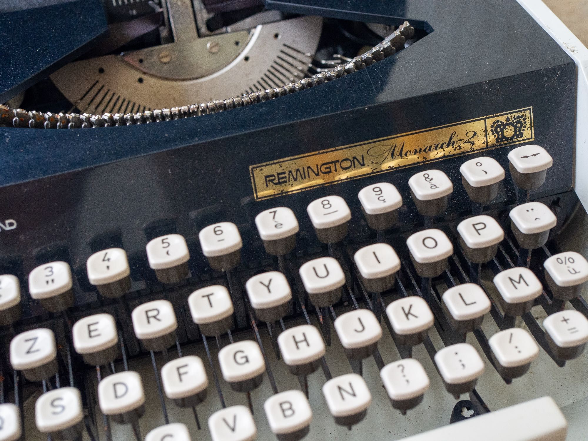 Mașină de scris Remington Monarch II, AZERTY