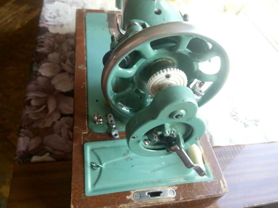 Обменяю хорошую швейную машинку Подольскую середина 60 годов