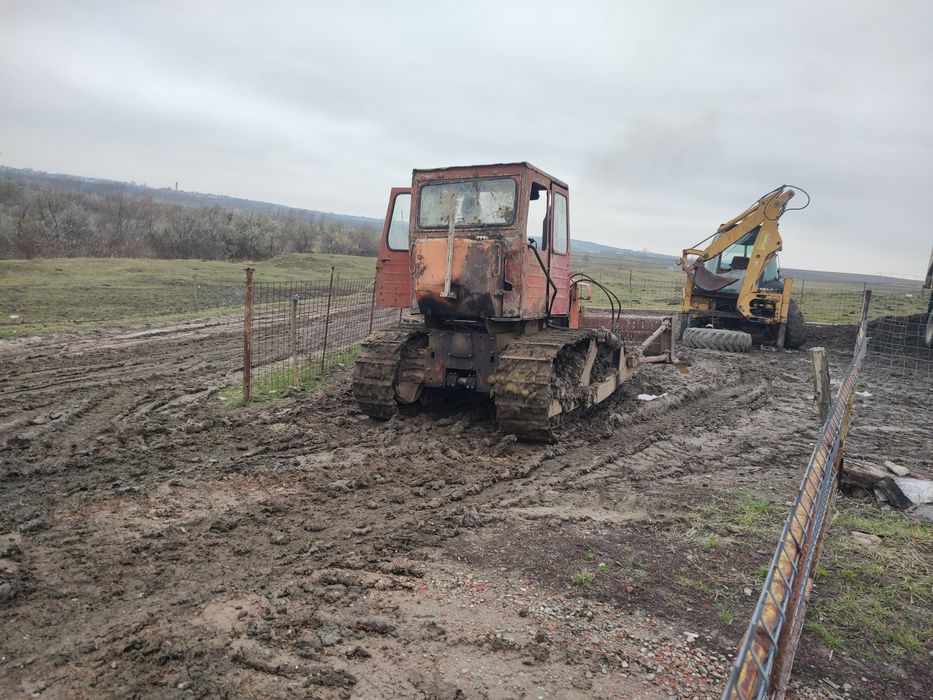 Buldozer S651,utilajul lucreaza