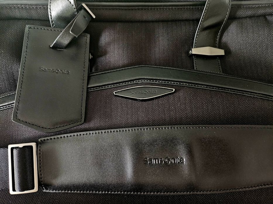 Vând geanta de laptop 15.6 inchi marca Samsonite