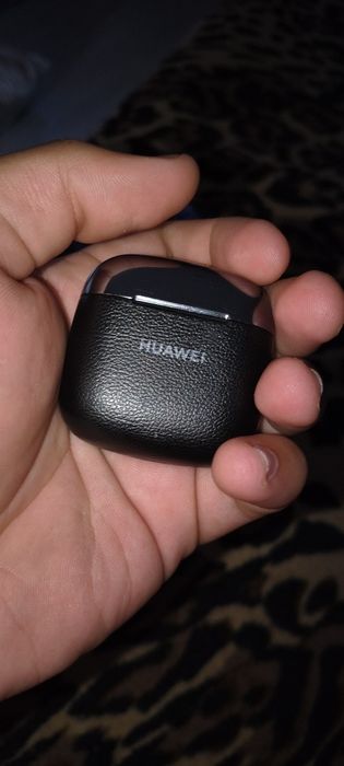 Vând căști Huawei