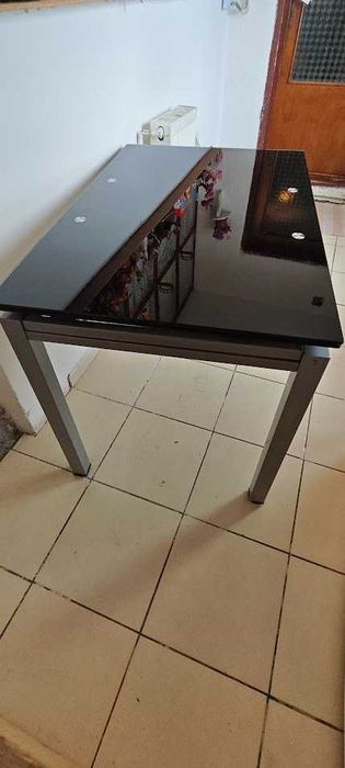 Masa de bucatarie de sticla extensibila