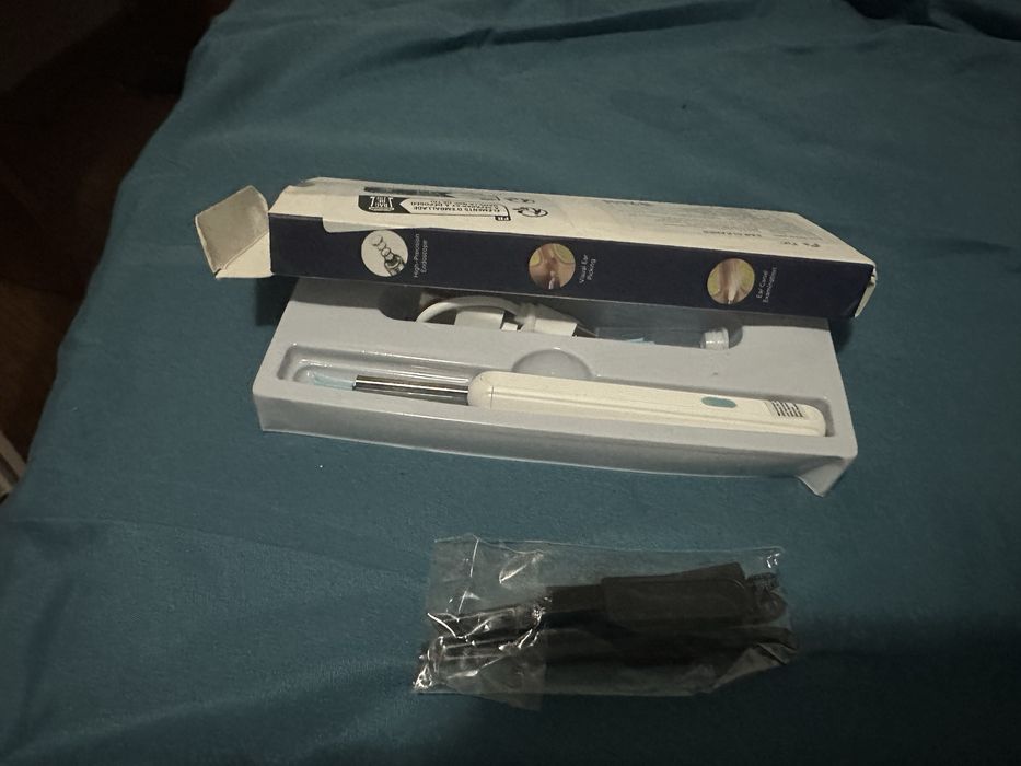 Instrument cu camera  de îndepărtare ceara urechie