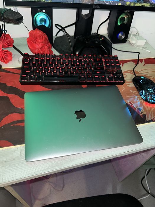 MacBook Air 13″ 2019, i5 1.6 GHz, 8 GB, Intel UHD Graphics 617