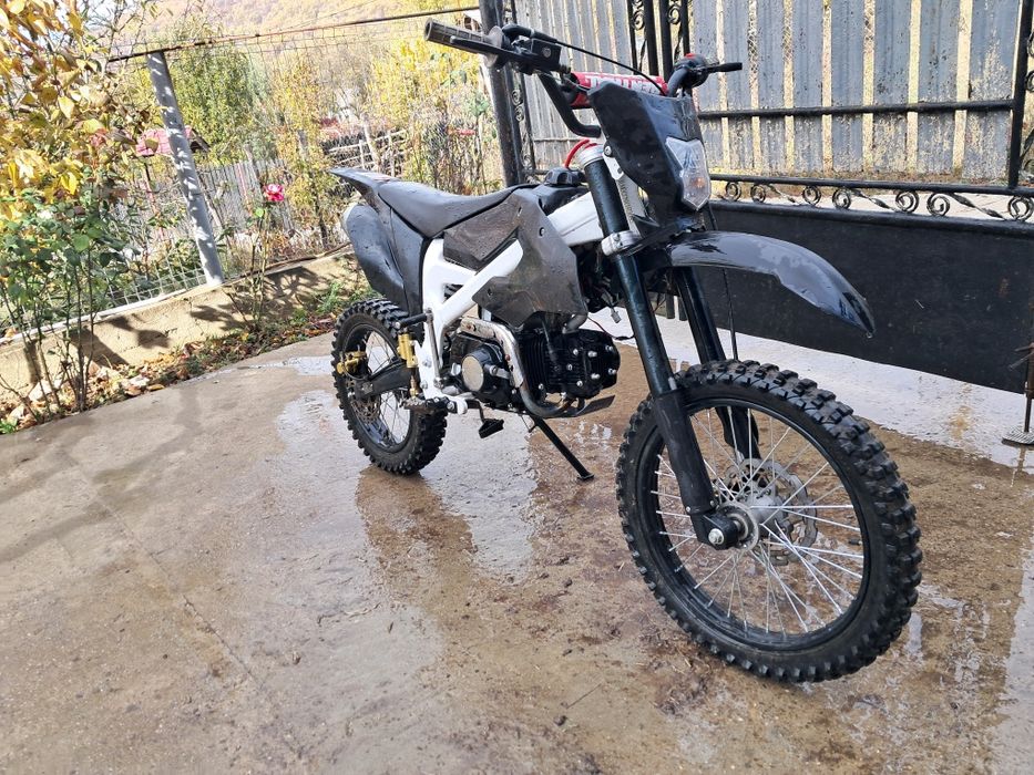 Vand cross 125cc aproape nou,cititi descrierea