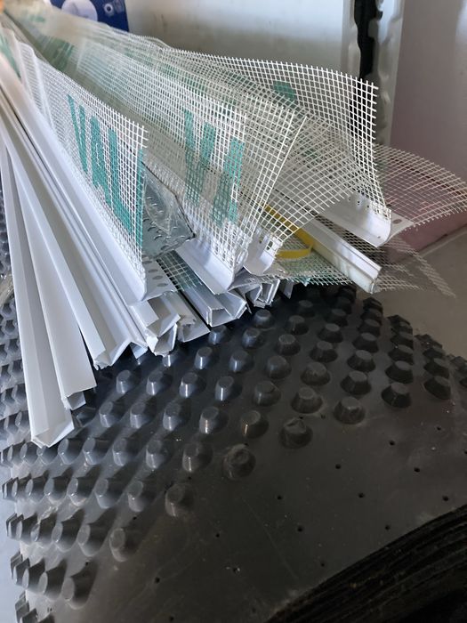 Materiale ramase din constructii rigips, distantier, pene, vata