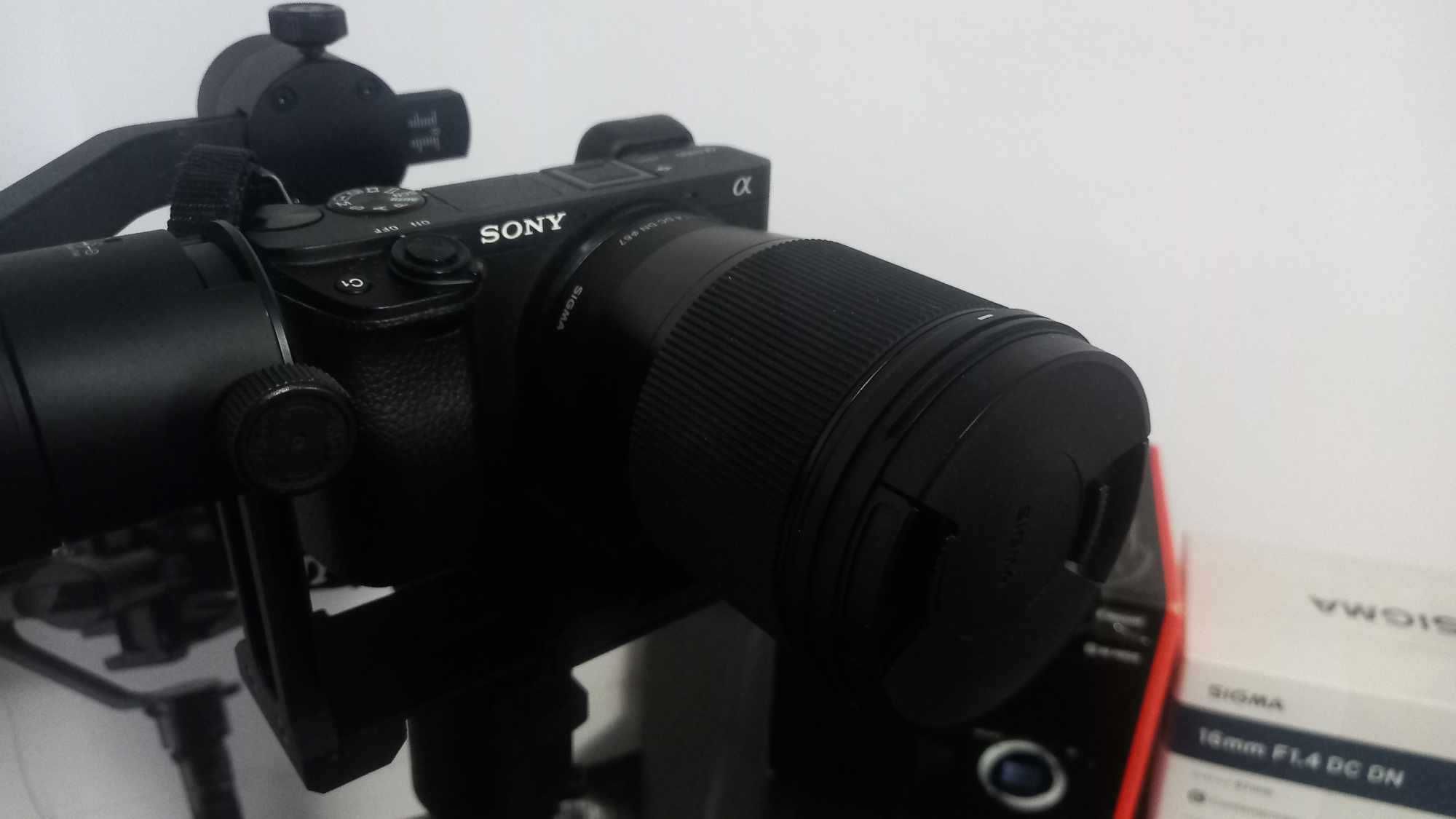 Sony A6300 + Sigma 16mm F 1.4 + Stabilizator Moza AirCross
