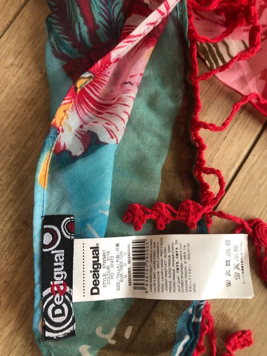 Desigual страхотен  шал с подарък