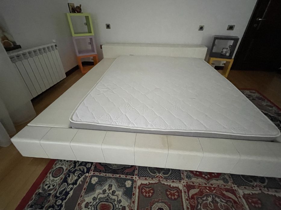 Pat tapitat piele 160/200 stare foarte buna fara saltea