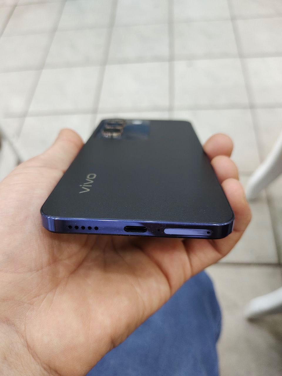 Vivi Y 100 yengi tel