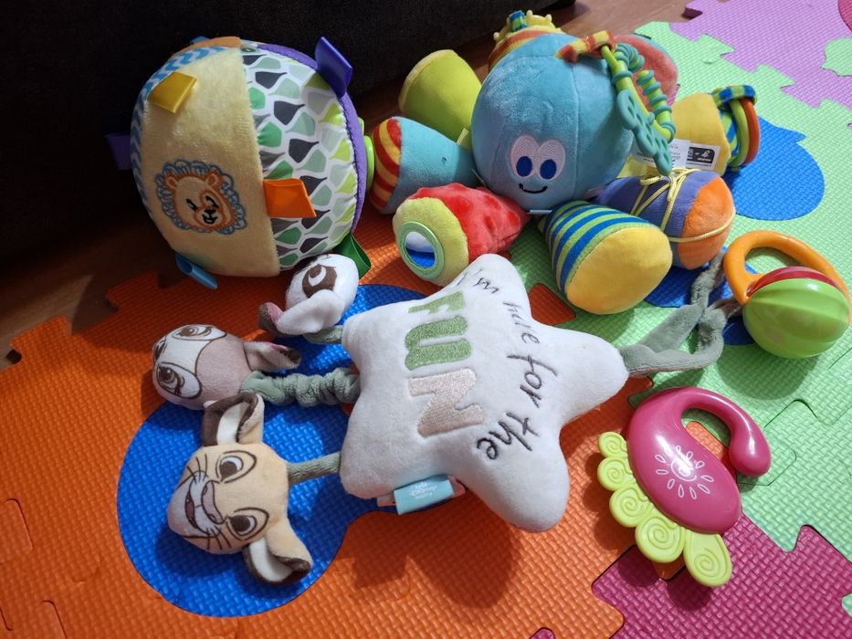 Set zornăitoare simpatice pentru bebelusi