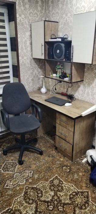 Дарс киладиган столи шкафи стули билан срочно сотиладин