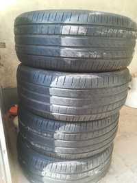 Vând set anvelope vara 235/55/17 Pirelli