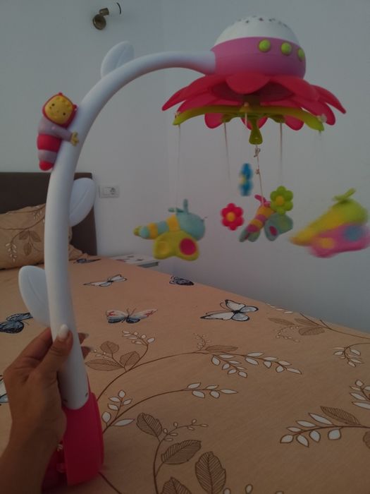 Vând carosel bebe cu proiector mare