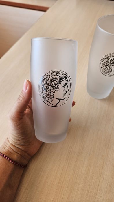 Две чаши за сок с римски мотиви, купувани от Гърция