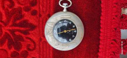 Стар сребърен часовник
