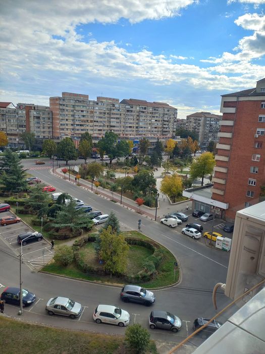 PF. vand apartament cu doua camere deosebit in Rogerius