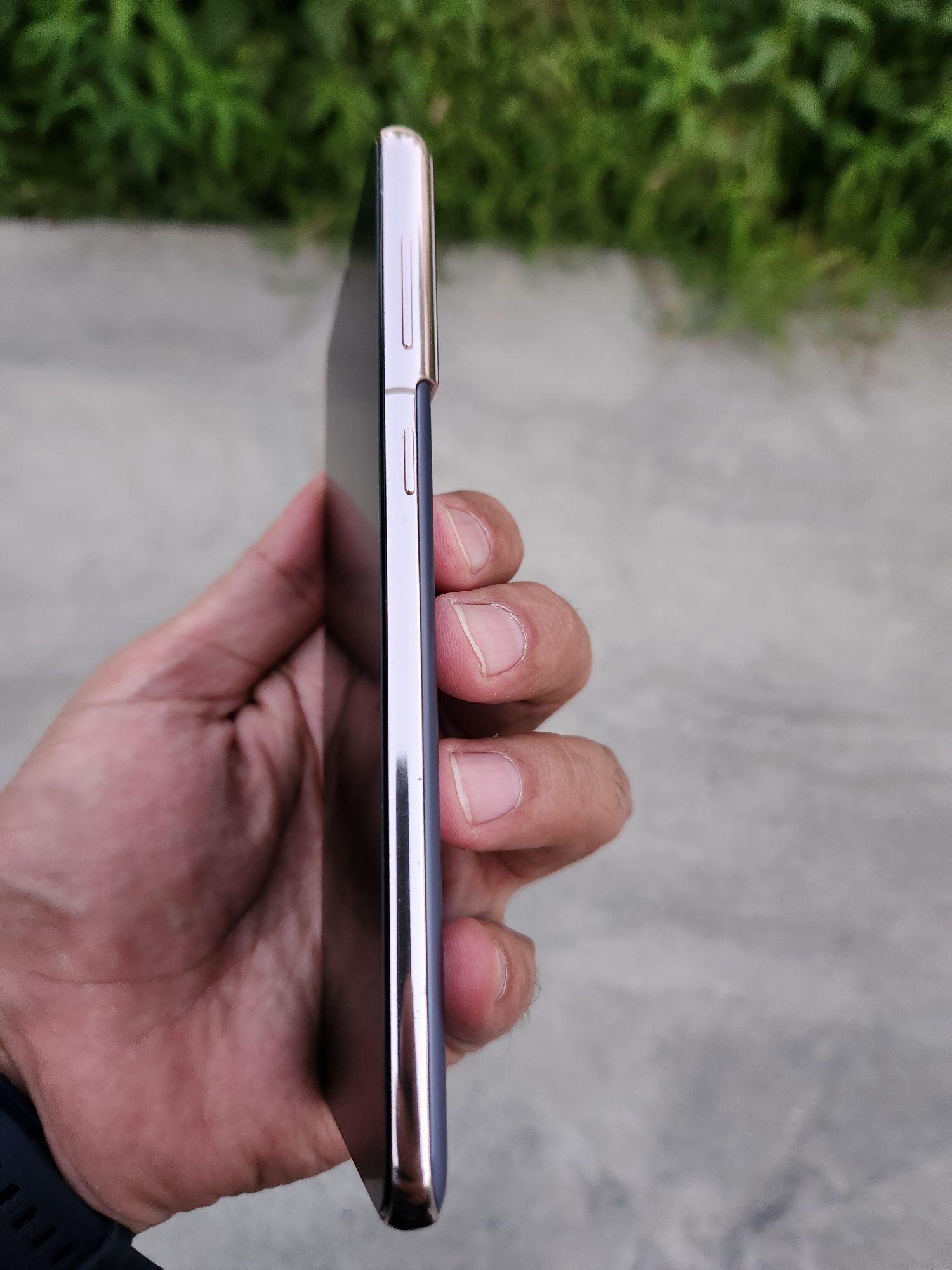 Samsung S21 plus Yahshi holatda