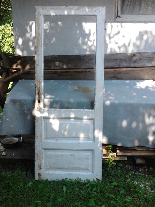 Usi de interior din lemn masiv fara tocuri