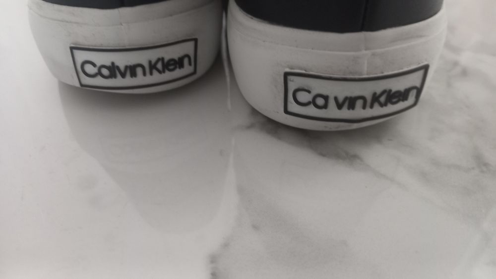 Маратонки calvin klein 40 номер