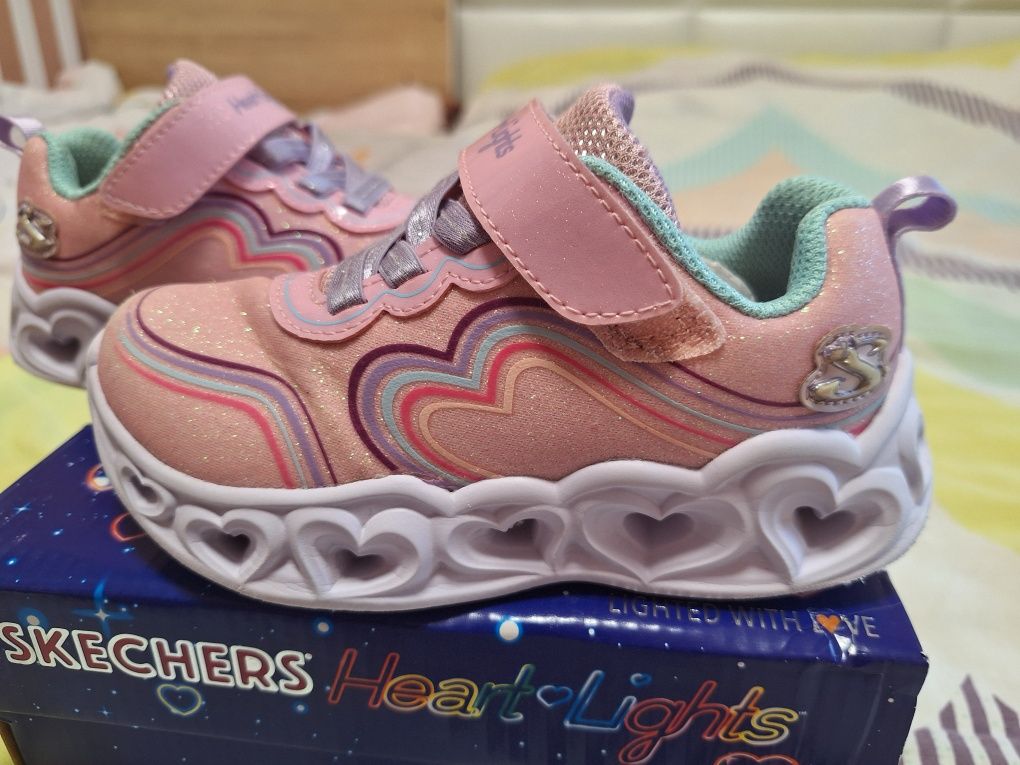 Обувки Skechers светещи номер 25