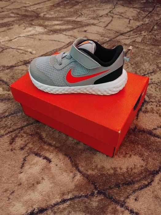 Чисто нови Детски маратонки Nike 23.5 номер