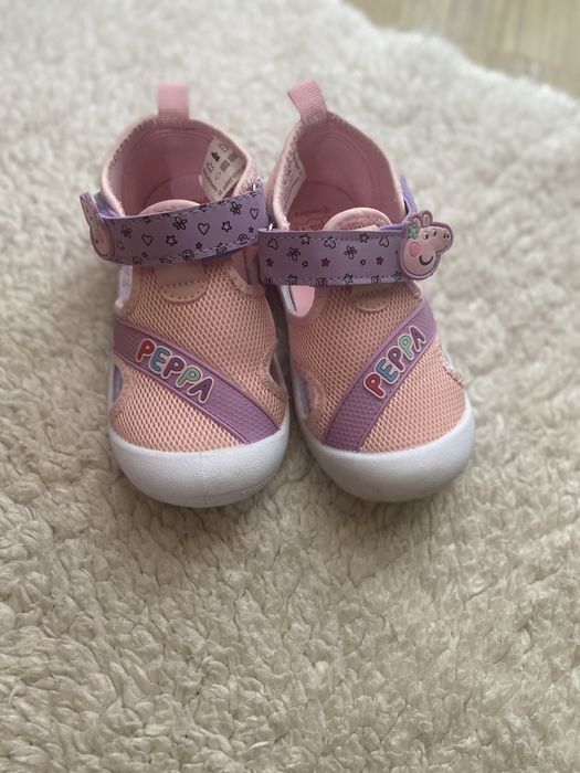 Sandale Pepa Pig marimea 25, fete