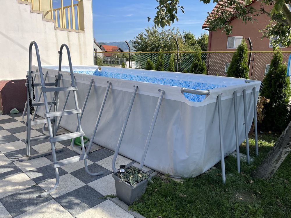 Piscina 5m / 2,5 m cu scara si pompa