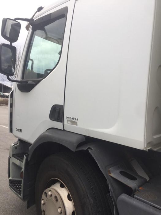 Renault premium frigorific cu carlige