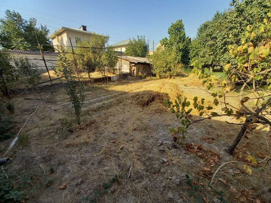 Участок земли с времянкой. Er sotiladi vremyanka qurilgan