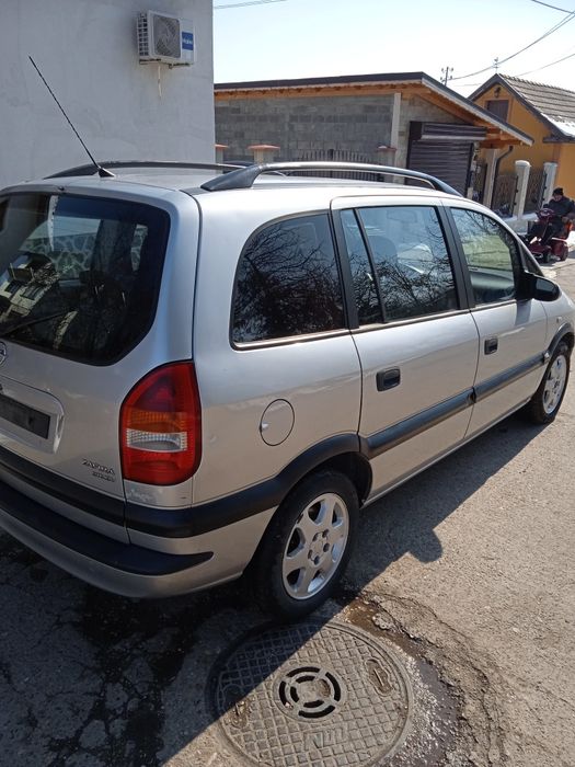 Продавам Опел Зафира 2001 г  20дизел 101кс. На части