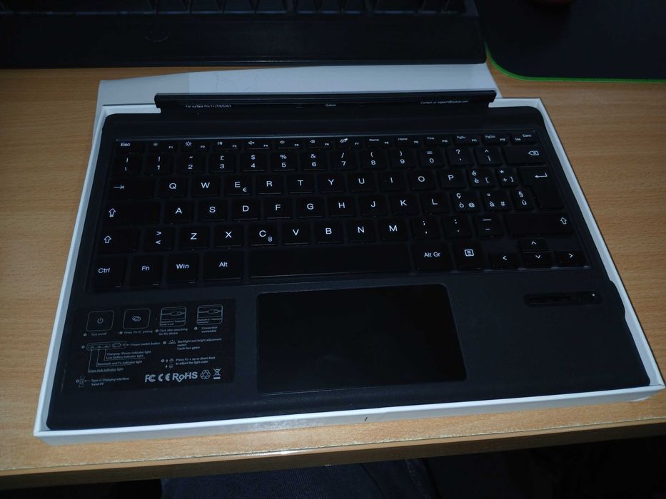 Tastatura Qulose Surface Pro 3–7 Plus, Bluetooth, layout spaniol