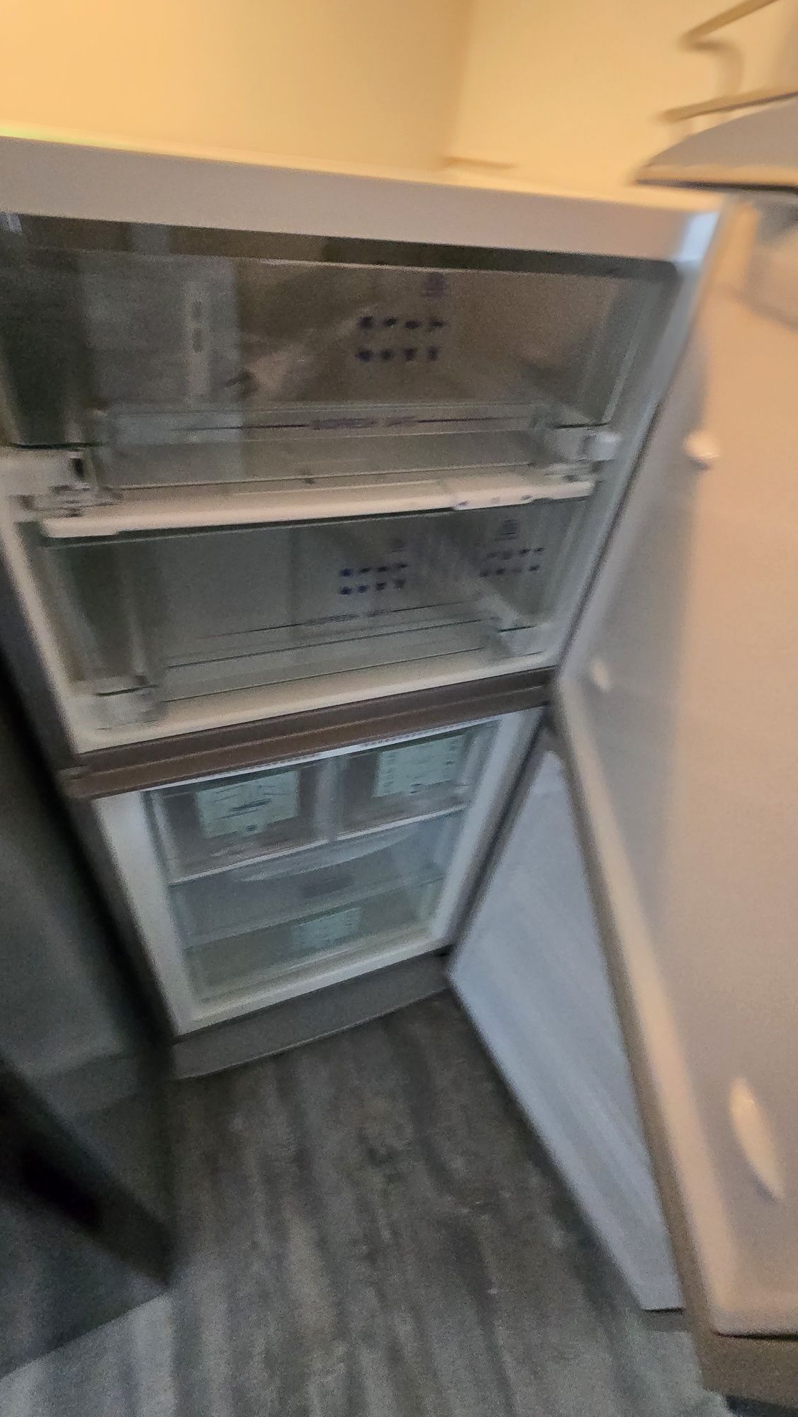 Хладилник с фризер Miele 2m