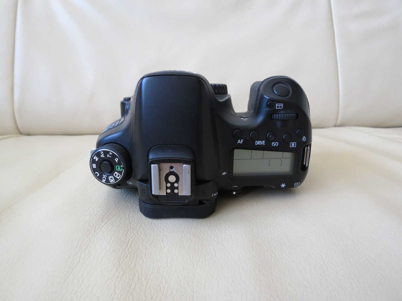 Aparat Foto DSLR Canon EOS 70D Body + 2 baterii