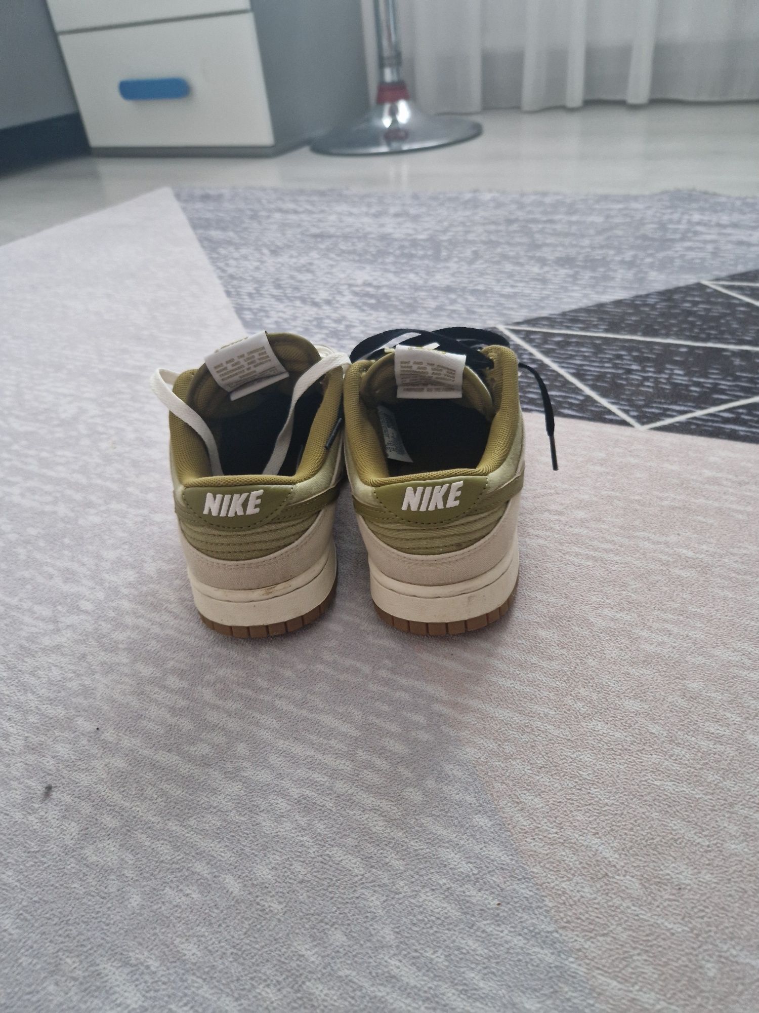 Adidasi nike dunk