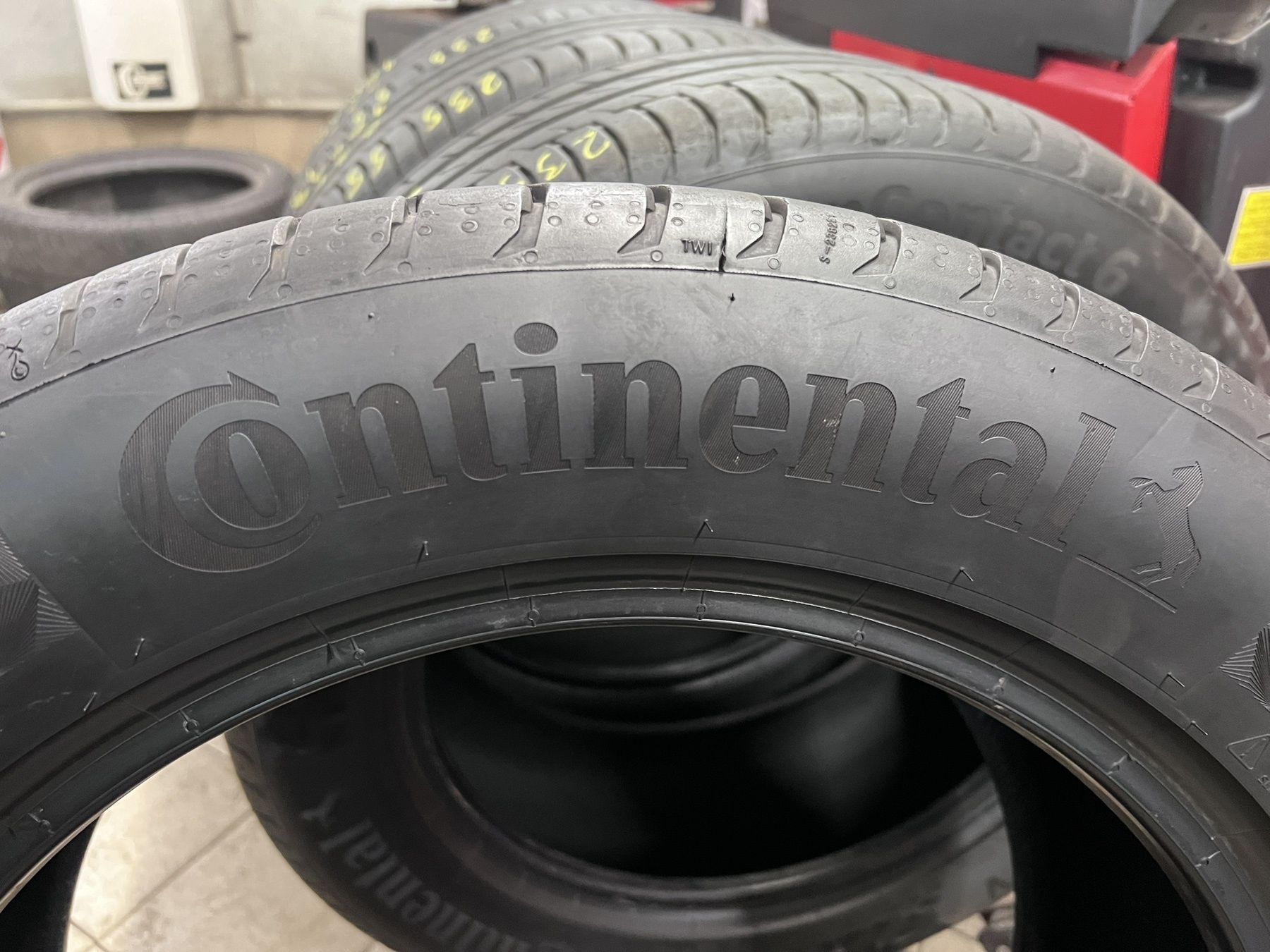 Летни гуми 235/55 R18 Continental