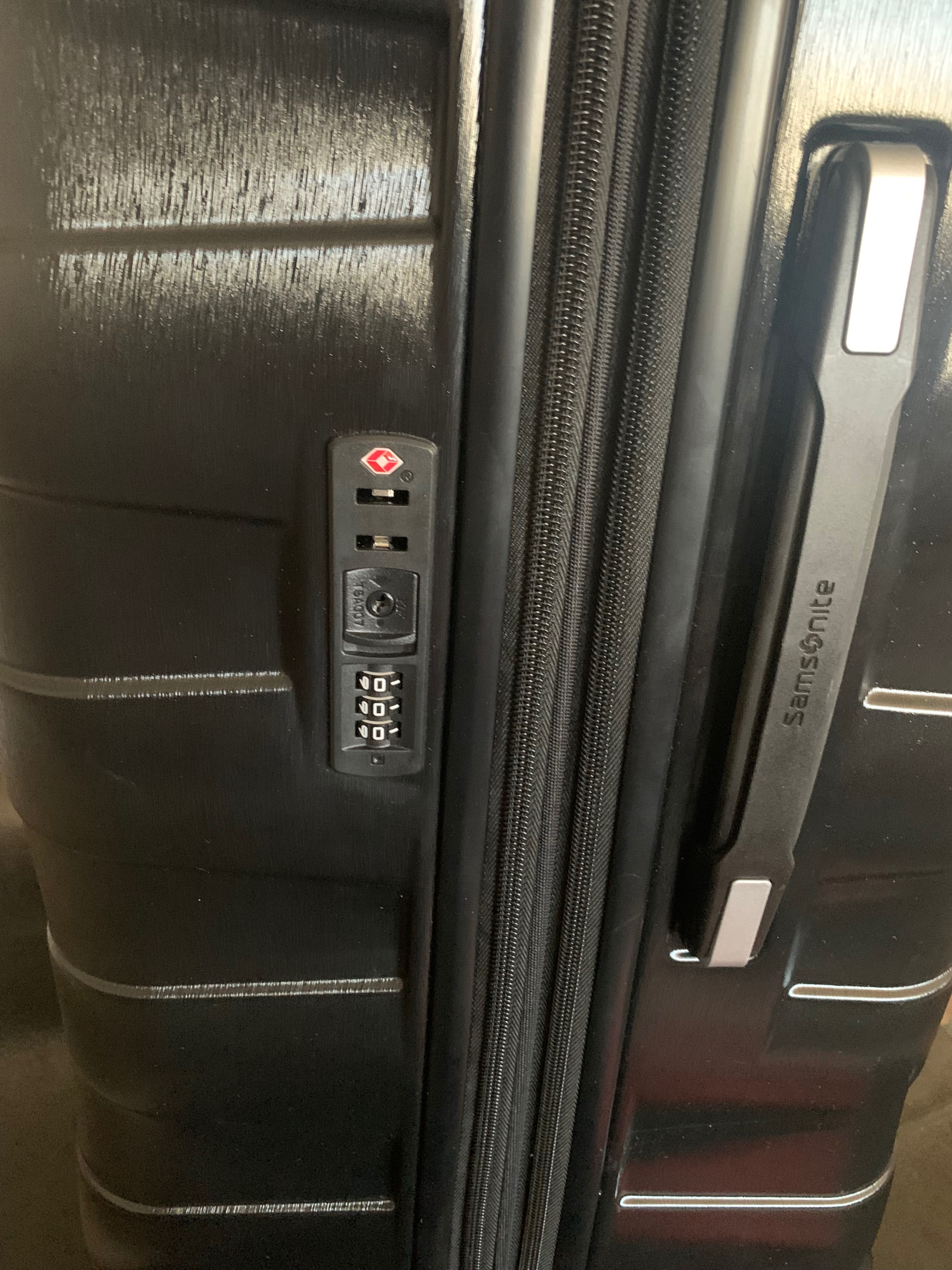 Продавам чисто нови куфари Samsonite