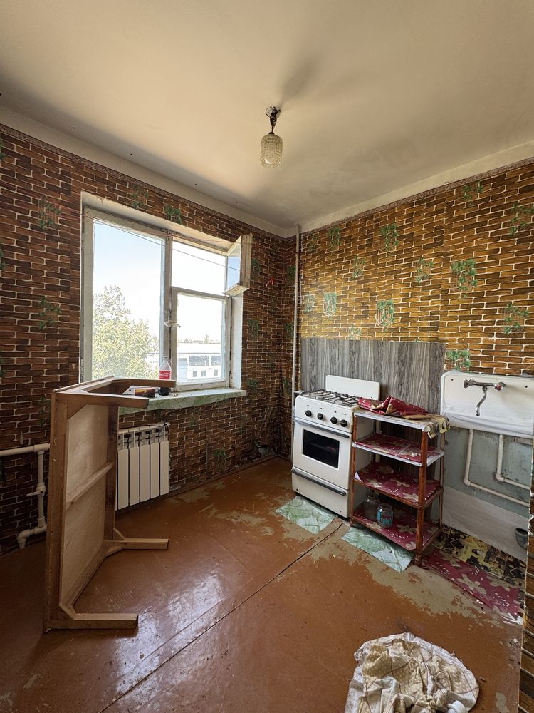 Продаётся 1 ком, 4 этаж , 3 микрорайон