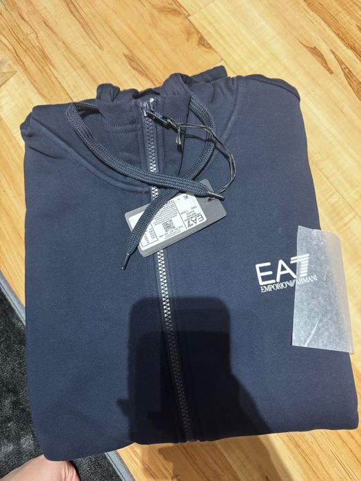 Мъжски анцуг Armani ,Xl размер