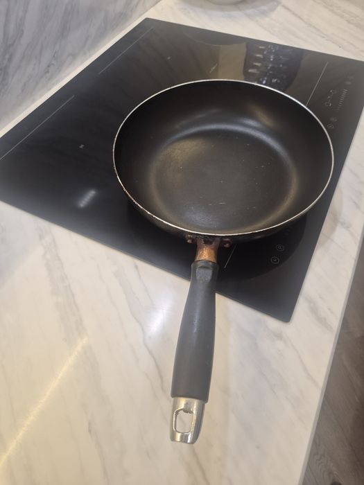 Сковородка антипригарная бу