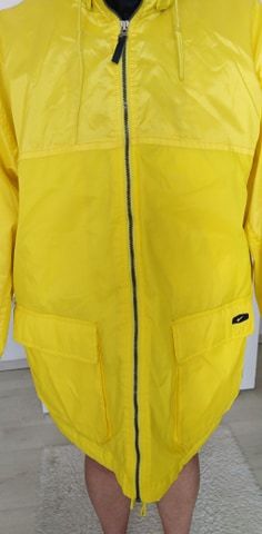 Vand haina Sport NIKE noua.Mărime XL,calitate, import Germania.