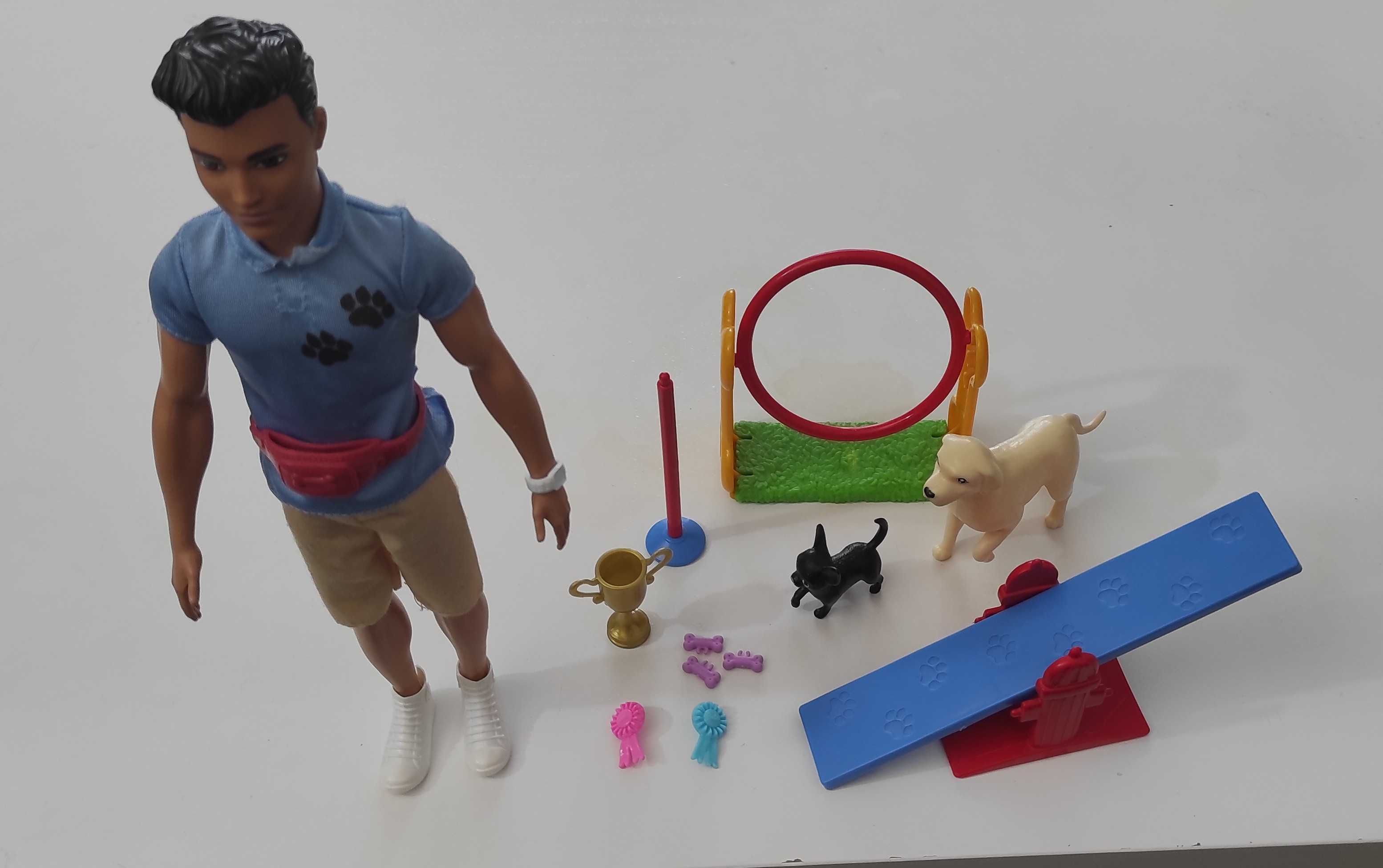 Barbie Ken: Set de joacă - Dresorul de câini