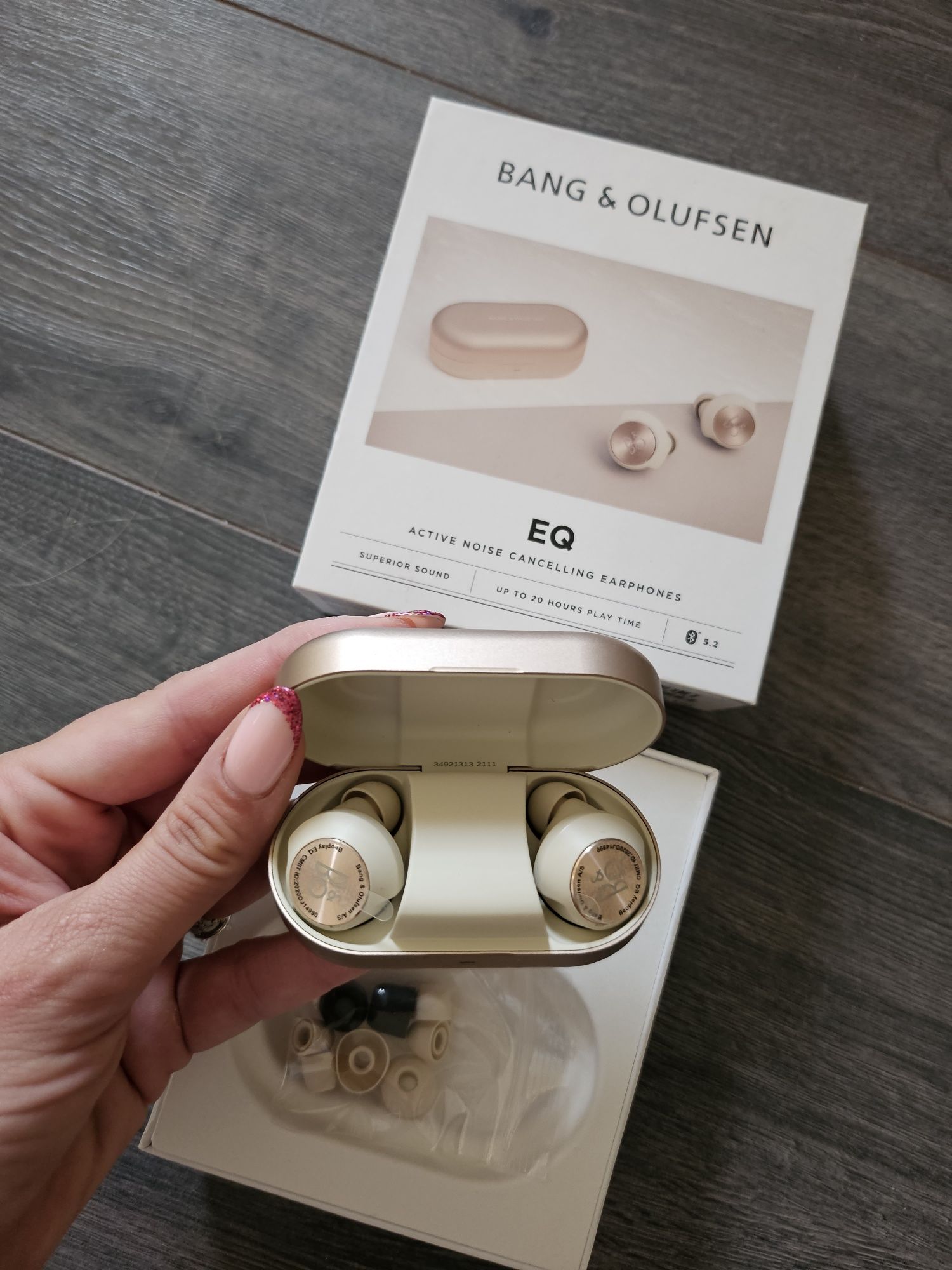 Чисто нови слушалки Bang & Olufsen Beoplay