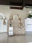 Чанта Lady Dior mini бежова
