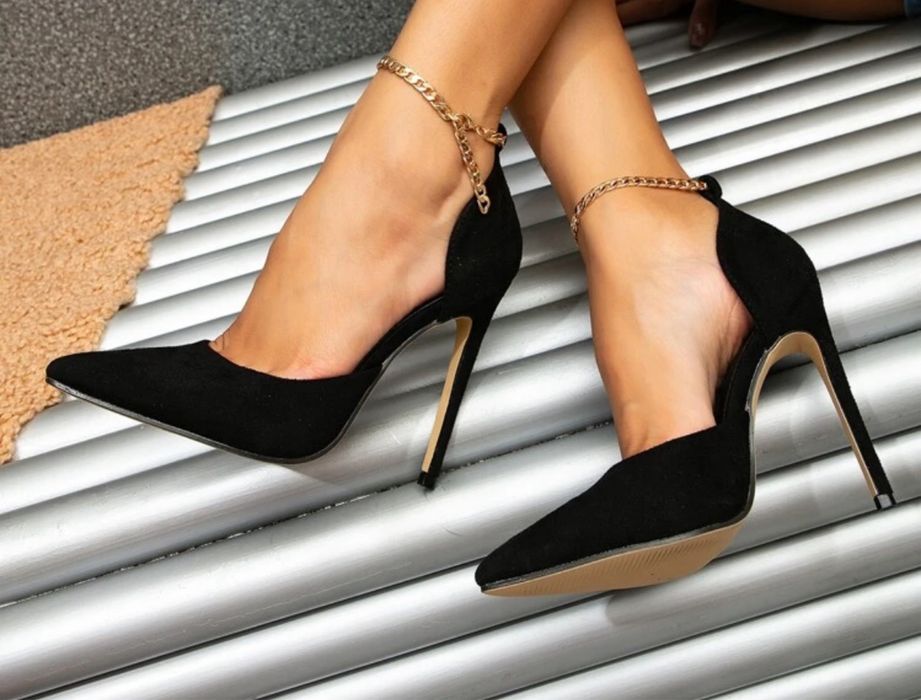 Pantofi stilletto nr 36, negru, cu lant auriu