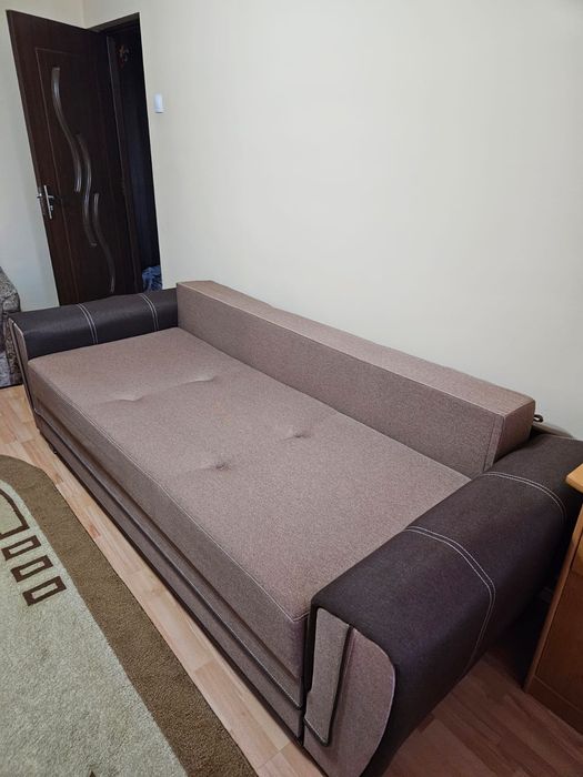 Vând Canapea plus fotolii