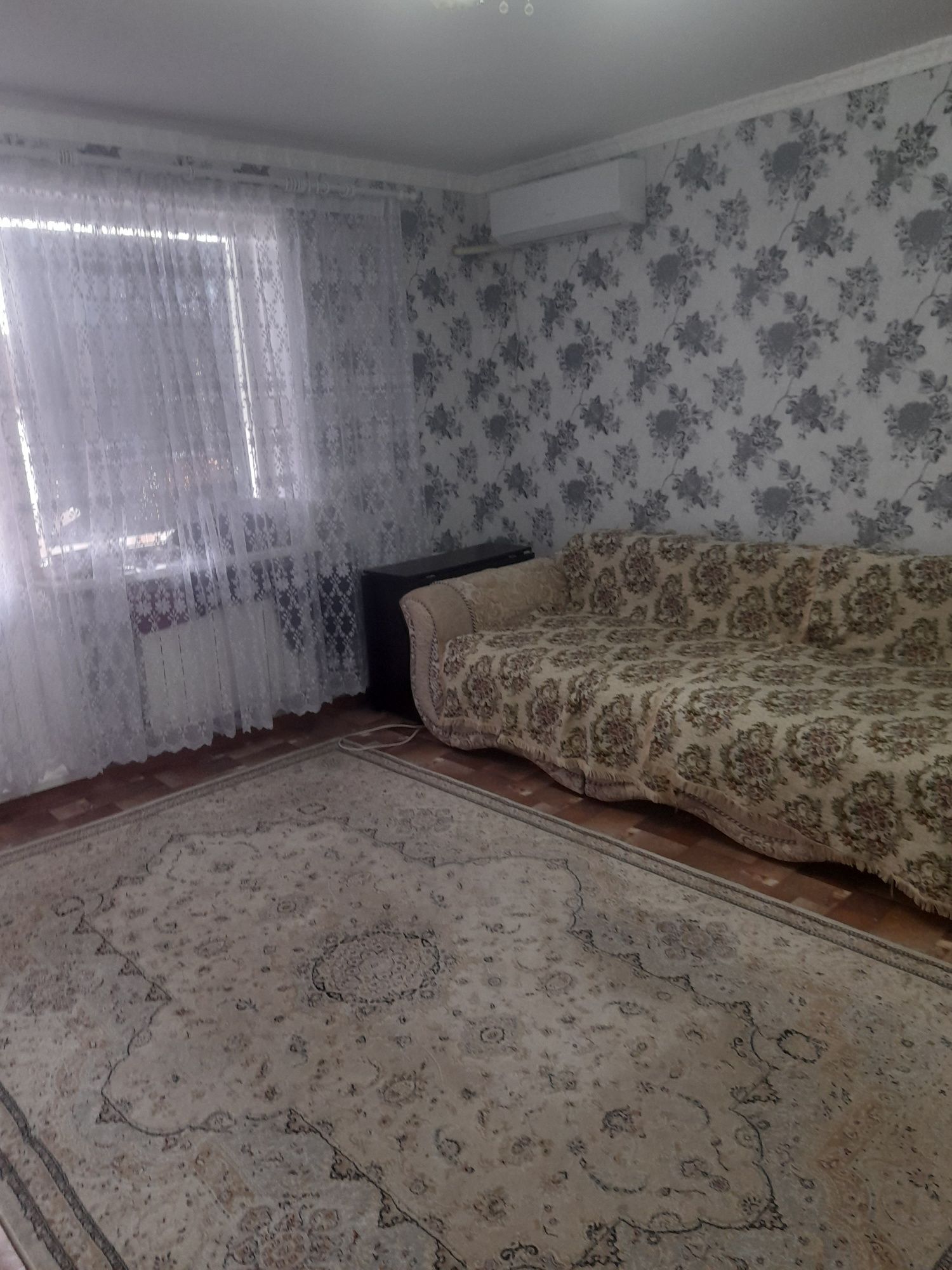Продам 2-х комнатную улучшенной планировки в 6-м микрорайоне.