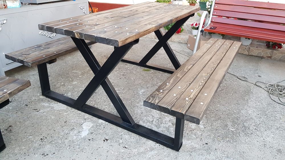 Vând set masa cu banci